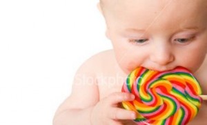 istockphoto_1810413_baby_with_lollipop